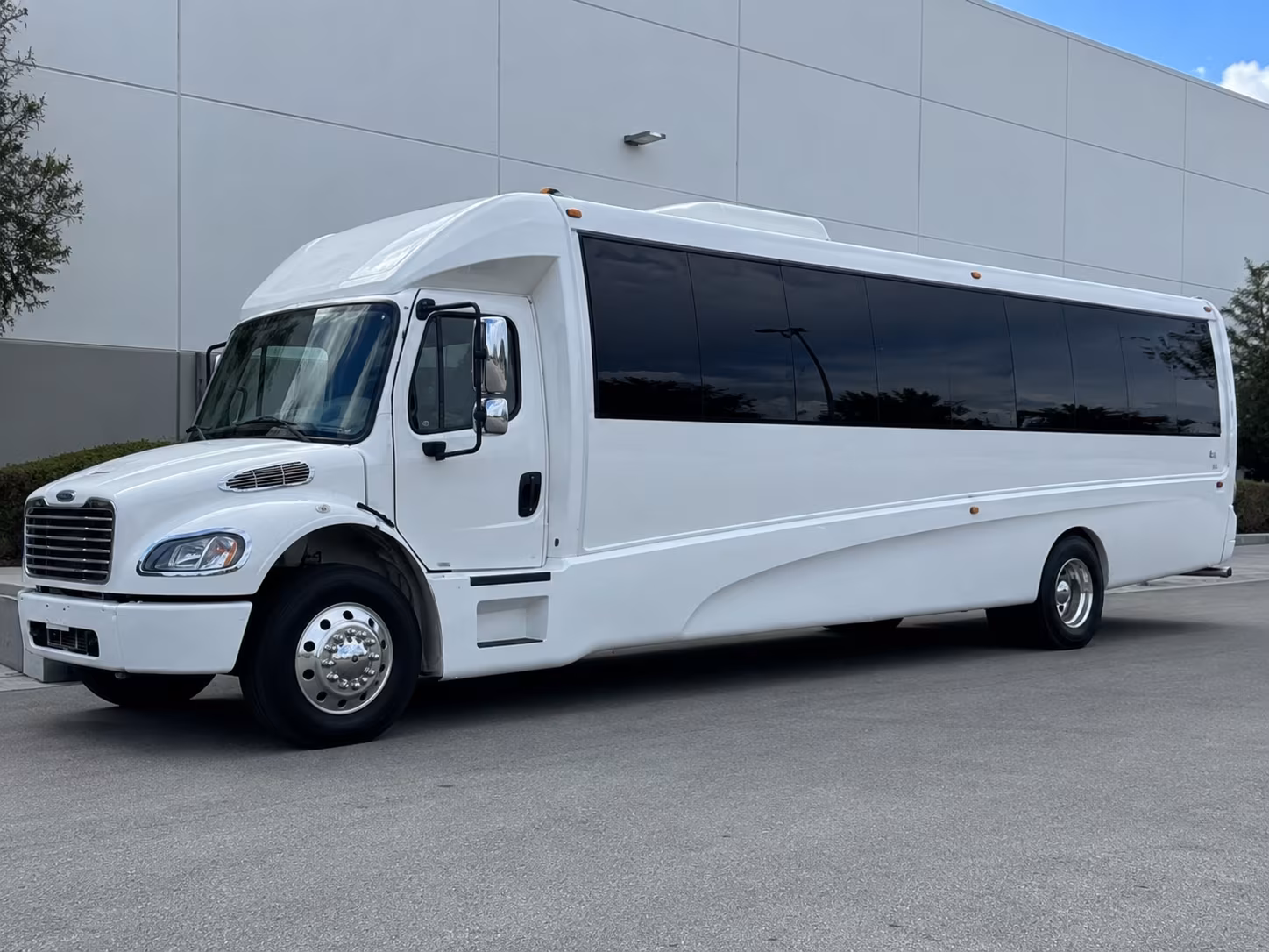 check out the party buses available for londonderry merrimack and nashua area proms