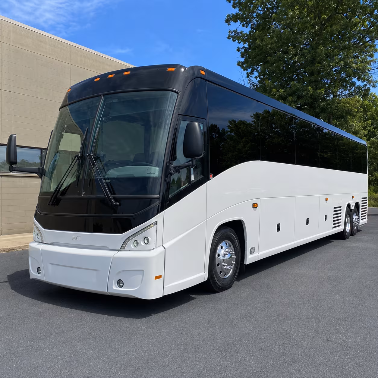 manchestercoachbuscompany com can get your group to bank of nh pavilion this summer